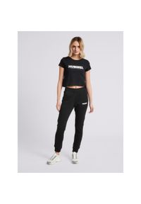 Hummel - T-SHIRT KOSZULKA SPORTOWA DAMSKA HUMMEL hmlLEGACY WOMAN CROPPED TOP. Kolor: czarny