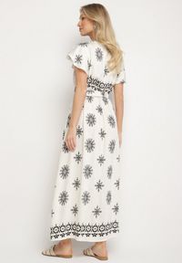 Born2be - Jasnobeżowa Sukienka w Ornamentalny Wzór z Elastycznym Paskiem Tosvanna. Okazja: na co dzień. Kolor: beżowy. Długość rękawa: krótki rękaw. Wzór: aplikacja. Typ sukienki: kopertowe, proste. Styl: klasyczny, casual, elegancki #4