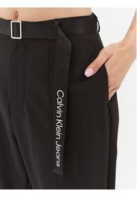 Calvin Klein Jeans Spodnie materiałowe J20J222332 Czarny Relaxed Fit. Kolor: czarny. Materiał: syntetyk