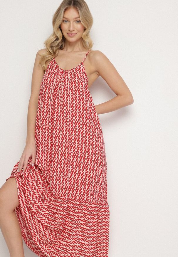 Born2be - Różowa Bawełniana Sukienka Rozkloszowana z Geometrycznym Wzorem Niladora. Okazja: na co dzień. Kolor: różowy. Materiał: bawełna. Długość rękawa: na ramiączkach. Wzór: geometria. Sezon: lato. Styl: casual