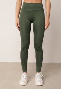 Born2be - Ciemnozielone Legginsy w Stylu Basic z Wyszczuplającym Pasem Samertes. Okazja: do pracy, na co dzień, na spacer. Stan: podwyższony. Kolor: zielony. Długość: krótkie. Styl: casual #8