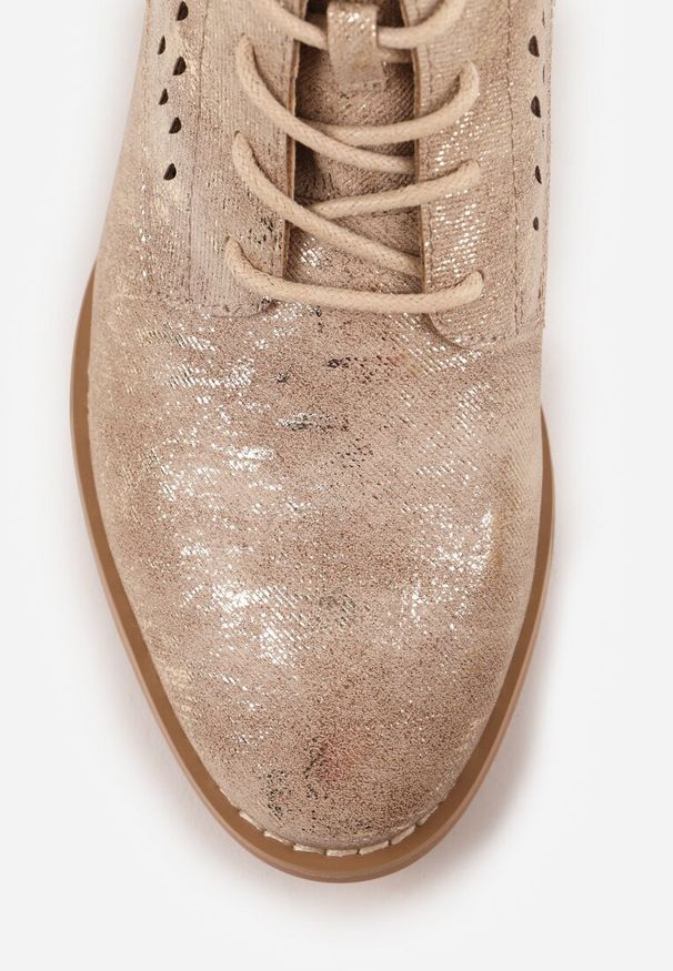 Renee - Jasnobrązowe Botki ze Skórzaną Wkładką i Ażurowym Wzorem Nantiela. Okazja: na co dzień. Kolor: brązowy. Materiał: skóra. Wzór: ażurowy. Sezon: wiosna, jesień. Obcas: na słupku. Styl: casual, klasyczny, elegancki