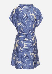 Born2be - Niebieska Pudełkowa Sukienka z Dekoltem w Serek o Roślinnym Wzorze z Paskiem w Talii Resevia. Okazja: na co dzień, na spacer. Typ kołnierza: dekolt w serek. Kolor: niebieski. Długość rękawa: krótki rękaw. Sezon: lato. Typ sukienki: proste. Styl: wizytowy, casual, elegancki #3