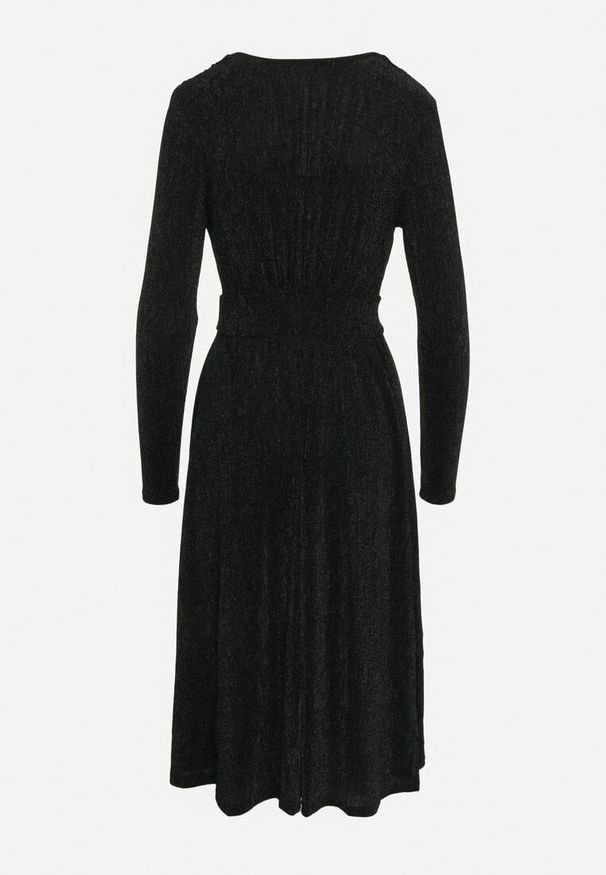 Born2be - Zielona Taliowana Sukienka z Wiskozą o Rozkloszowanym Kroju Zdobiona Metaliczną Nicią Mesinae. Okazja: na spotkanie biznesowe, do pracy. Typ kołnierza: dekolt w kształcie V. Kolor: zielony. Materiał: wiskoza. Długość rękawa: długi rękaw. Wzór: aplikacja. Typ sukienki: rozkloszowane. Styl: biznesowy, glamour, elegancki, wizytowy