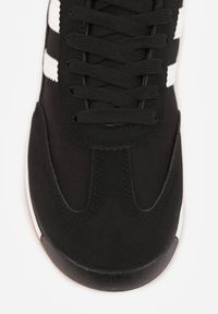 Born2be - Czarne Sneakersy z Geometrycznym Motywem Jannata. Okazja: na co dzień. Kolor: czarny. Materiał: jeans, dresówka. Wzór: geometria #5