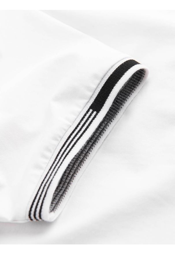 Ombre Clothing - Męska koszulka polo z elastanem z kontrastowymi elementami - biała V1. Okazja: do pracy, na co dzień. Typ kołnierza: polo. Kolor: biały. Materiał: elastan. Wzór: haft, paski. Styl: klasyczny, sportowy, casual