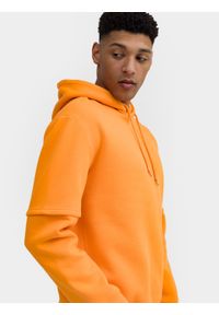 4f - Bluza dresowa nierozpinana z kapturem męska. Okazja: na co dzień. Typ kołnierza: kaptur. Kolor: pomarańczowy. Materiał: dresówka. Styl: klasyczny, casual #2