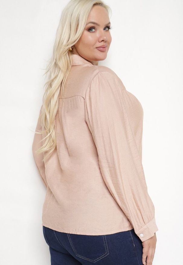 Born2be - Różowa Koszula z Wiskozą Ozdobiona Haftem Valotina. Okazja: na co dzień. Kolor: różowy. Materiał: wiskoza. Wzór: aplikacja, haft. Styl: casual, elegancki