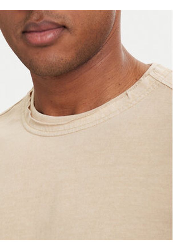 G-Star RAW - G-Star Raw T-Shirt Washed Distressed D28896-E401 Beżowy Relaxed Fit. Kolor: beżowy. Materiał: bawełna