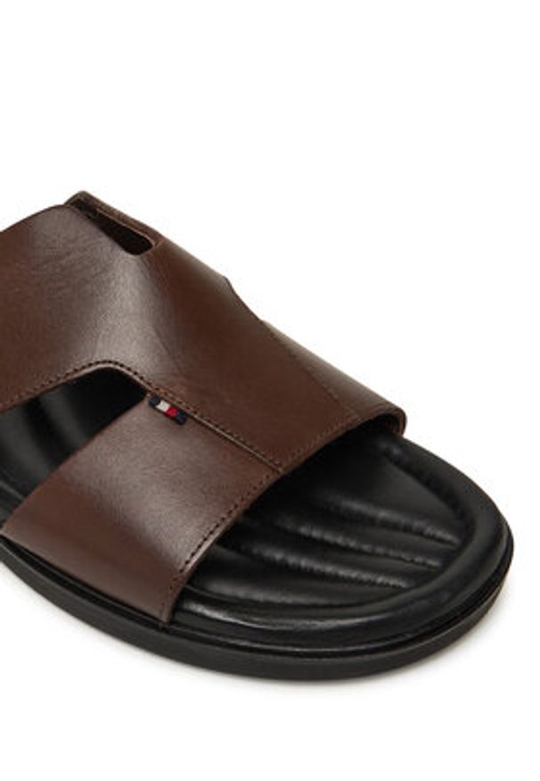 TOMMY HILFIGER - Tommy Hilfiger Klapki Premium Slipon Lh Sand FM0FM05357 Brązowy. Kolor: brązowy. Materiał: skóra