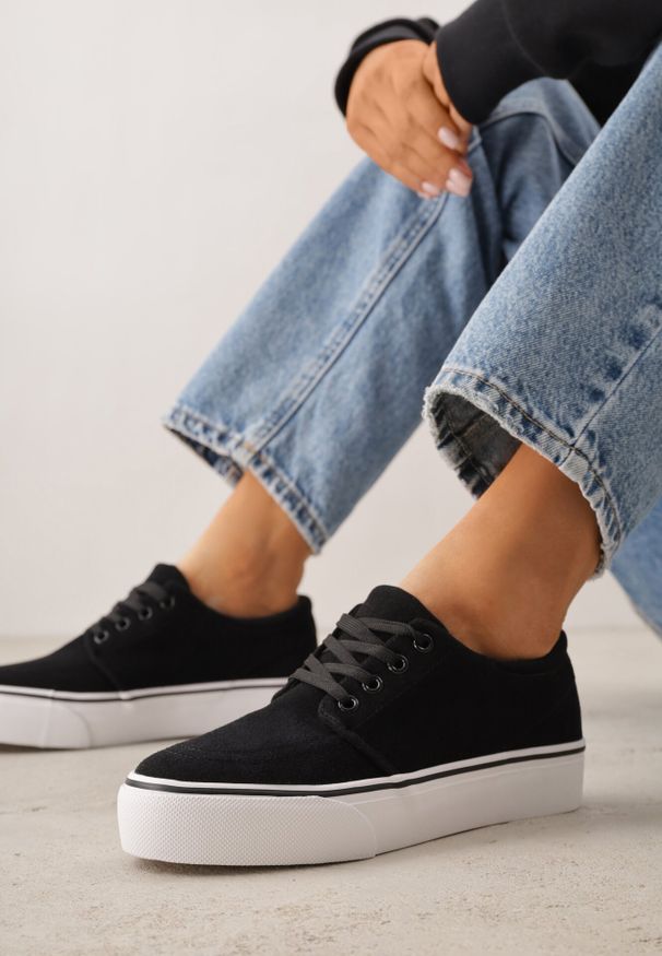 Born2be - Czarne Klasyczne Tenisówki z Ozdobnym Paskiem przy Podeszwie Ranora. Zapięcie: pasek. Kolor: czarny. Materiał: jeans, dresówka. Szerokość cholewki: normalna. Wzór: gładki. Styl: klasyczny