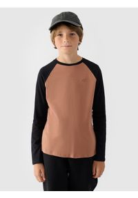 4f - 4F Longsleeve regular gładki chłopięcy - beżowy 128 (7-8 lat). Okazja: na co dzień. Kolor: beżowy. Materiał: dzianina, bawełna, jersey. Długość rękawa: długi rękaw. Długość: długie. Wzór: gładki. Sezon: lato. Styl: klasyczny, sportowy, casual
