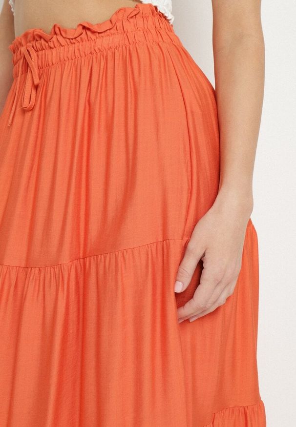 Born2be - Pomarańczowa Wiskozowa Spódnica o Rozkloszowanym Kroju z Wiązaniem Elliriele. Okazja: na co dzień. Kolor: pomarańczowy. Materiał: wiskoza. Styl: elegancki, casual