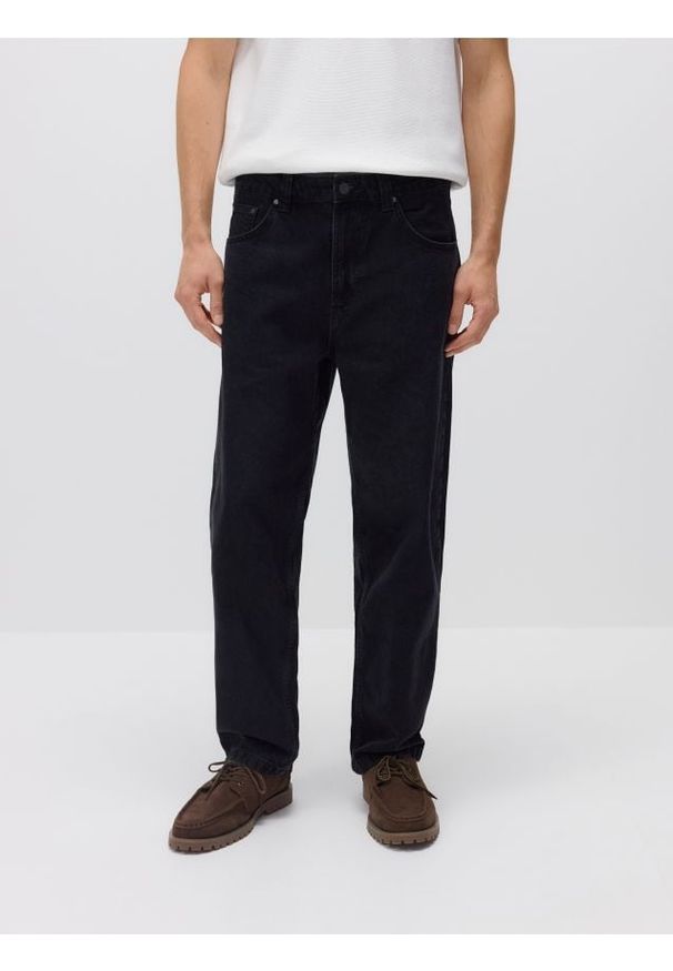 Reserved - Jeansy loose z efektem sprania - czarny. Kolor: czarny