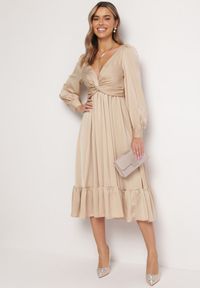 Born2be - Beżowa Rozkloszowana Sukienka z Supełkiem przy Dekolcie i Falbanką na Dole Viviela. Kolor: beżowy. Materiał: materiał. Długość rękawa: długi rękaw. Długość: midi #3