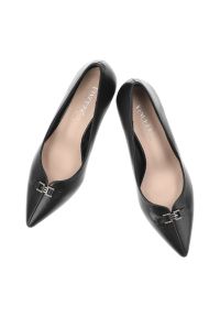 Czółenka damskie Vinceza, cholewka ze skóry ekologicznej o gładkim wykończeniu wsuwany fason o spiczastym nosku, czarne, 62291. Nosek buta: szpiczasty. Kolor: czarny. Materiał: skóra ekologiczna. Szerokość cholewki: normalna. Wzór: gładki. Styl: elegancki #2