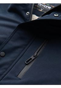 Ombre Clothing - Długa męska kurtka parka z kożuszkiem – granatowa V2 - Rozmiar: M. Typ kołnierza: kaptur. Kolor: niebieski. Materiał: guma, wełna, poliester, materiał, syntetyk. Długość: długie. Wzór: aplikacja. Styl: klasyczny #7
