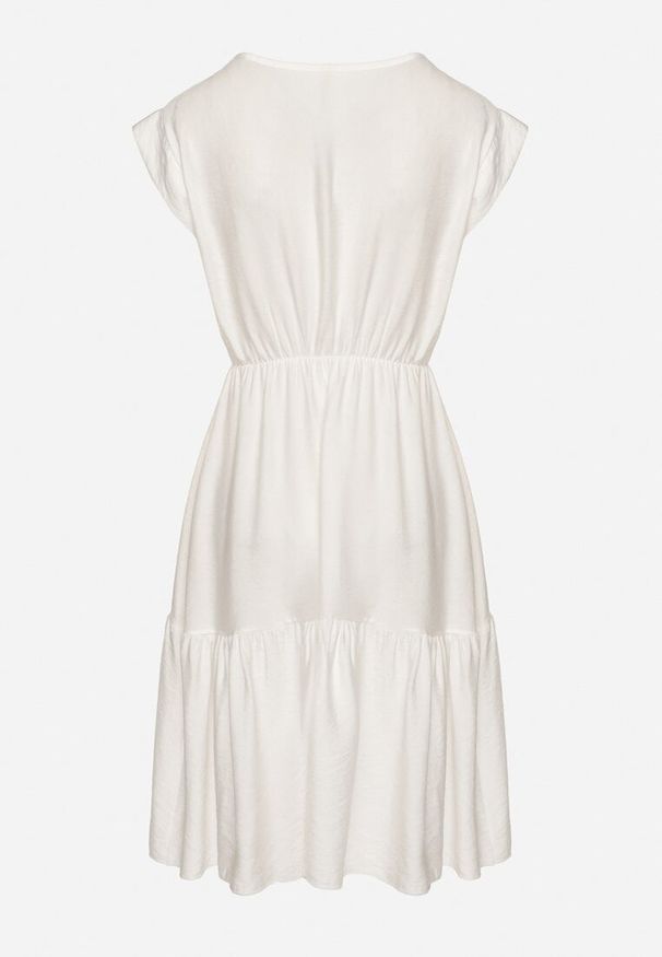 Born2be - Biała Wiskozowa Sukienka o Rozkloszowanym Kroju Lizena. Okazja: na co dzień, na imprezę. Kolor: biały. Materiał: wiskoza. Sezon: wiosna, lato. Styl: klasyczny, casual