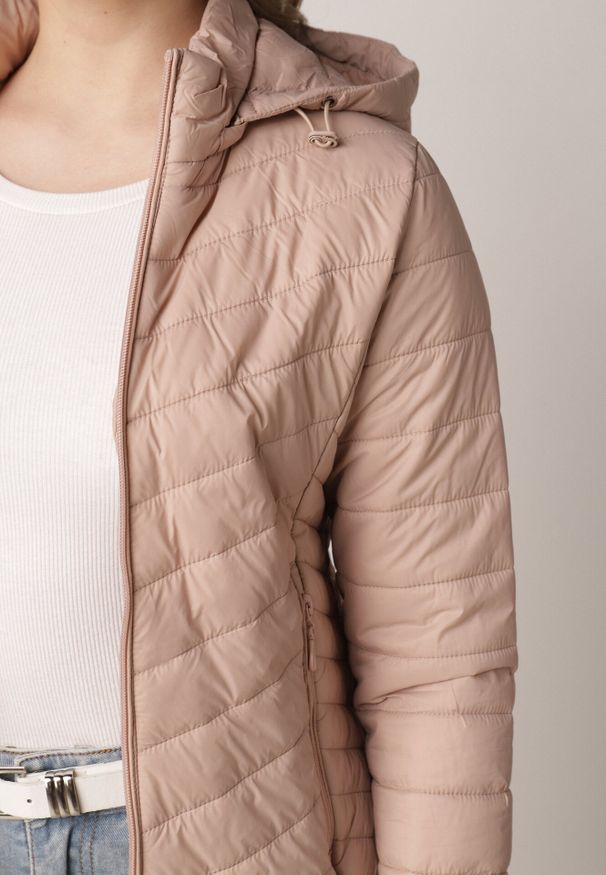 Born2be - Beżowa Przejściowa Kurtka Pikowana z Odpinanym Kapturem Edrelith. Okazja: na co dzień. Kolor: beżowy. Materiał: jeans, nylon. Styl: casual