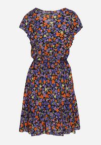 Born2be - Granatowa Rozkloszowana Kwiatowa Sukienka z Bawełny Ozdobiona Falbankami Neliova. Okazja: na co dzień. Typ kołnierza: kołnierz z falbankami. Kolor: niebieski. Materiał: bawełna. Długość rękawa: krótki rękaw. Wzór: kwiaty, aplikacja. Sezon: wiosna, lato. Styl: elegancki, casual #6