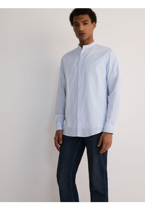 Reserved - Strukturalna koszula regular fit - jasnoniebieski. Kolor: niebieski. Materiał: bawełna
