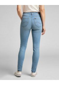 Lee - LEE SCARLETT HIGH DAMSKIE SPODNIE JEANSOWE LIGHT BLUE L626EMXV 112145307