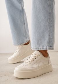 Born2be - Beżowe Sneakersy na Platformie Agnenia. Kolor: beżowy. Obcas: na platformie #1