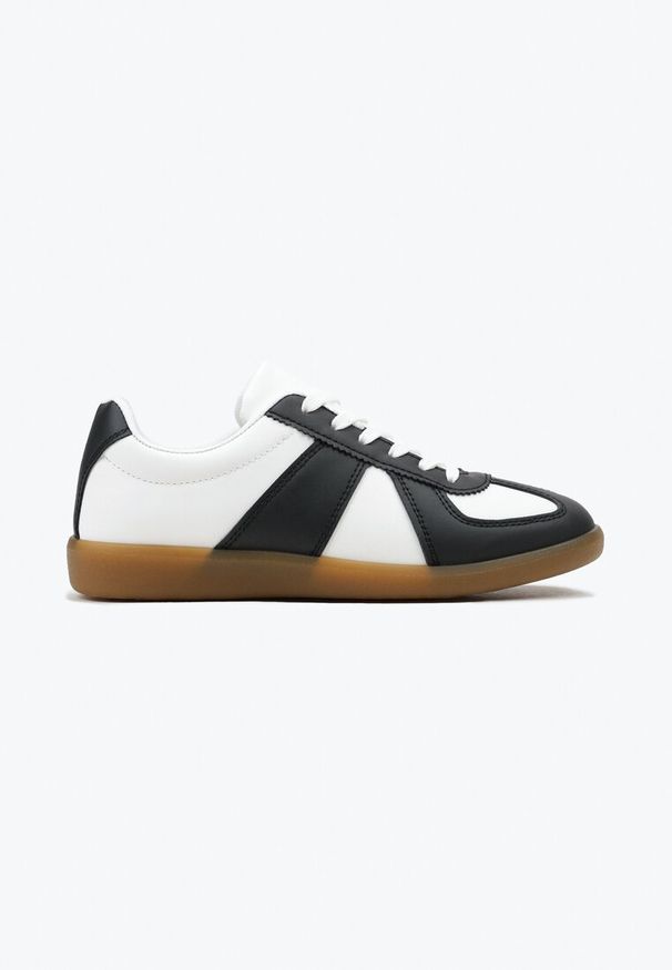 Renee - Czarno-Białe Sneakersy Tenisówki z Ozdobnymi Przeszyciami Sumina. Nosek buta: okrągły. Kolor: biały. Materiał: materiał. Obcas: na obcasie. Wysokość obcasa: niski