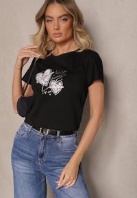 Renee - Czarny Bawełniany T-shirt z Nadrukiem Serc Nonadriel. Okazja: na co dzień. Kolor: czarny. Materiał: bawełna. Wzór: nadruk. Styl: klasyczny, casual