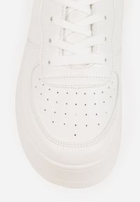 Born2be - Białe Sneakersy na Platfromie z Bieżnikiem i Perforacją Artie. Kolor: biały. Materiał: skóra. Sezon: wiosna, jesień. Obcas: na platformie #3