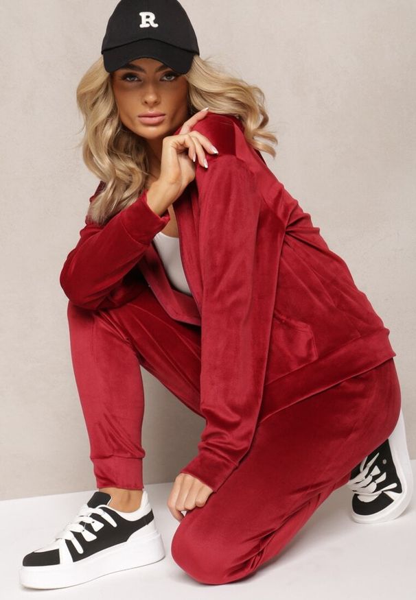 Renee - Bordowy Welurowy Komplet Dresowy Bluza z Kapturem i Proste Spodnie Arislo. Kolor: czerwony. Materiał: welur, dresówka