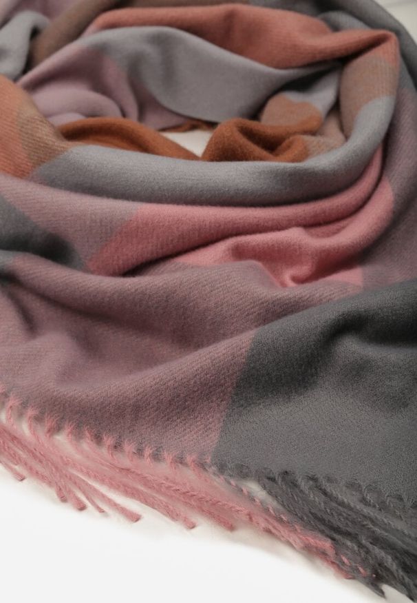 Born2be - Różowo-Szary Szalik Bellaern. Kolor: różowy. Materiał: bawełna, wiskoza, tkanina, futro. Styl: elegancki