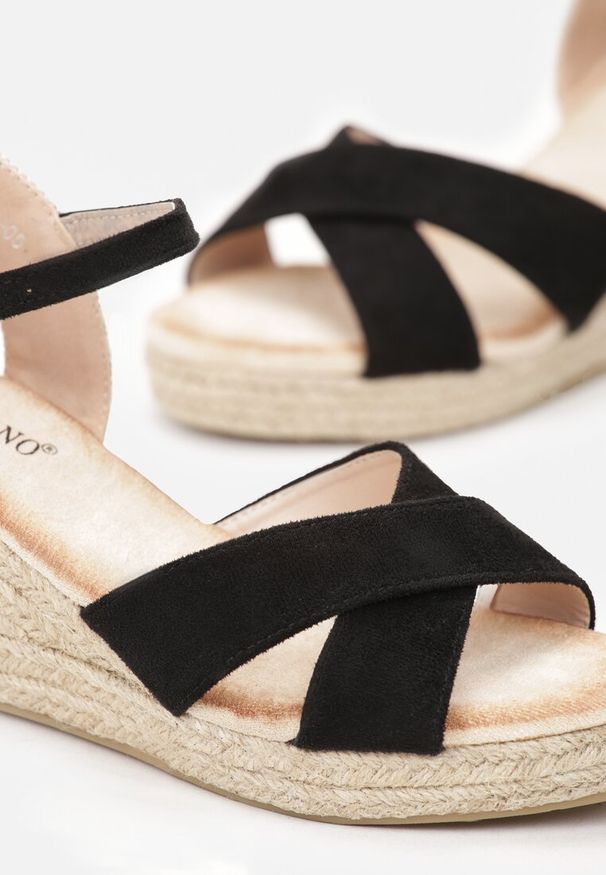 Born2be - Czarne Sandały w Stylu Espadryli na Plecionym Koturnie Timiva. Nosek buta: otwarty. Kolor: czarny. Wzór: aplikacja. Obcas: na koturnie