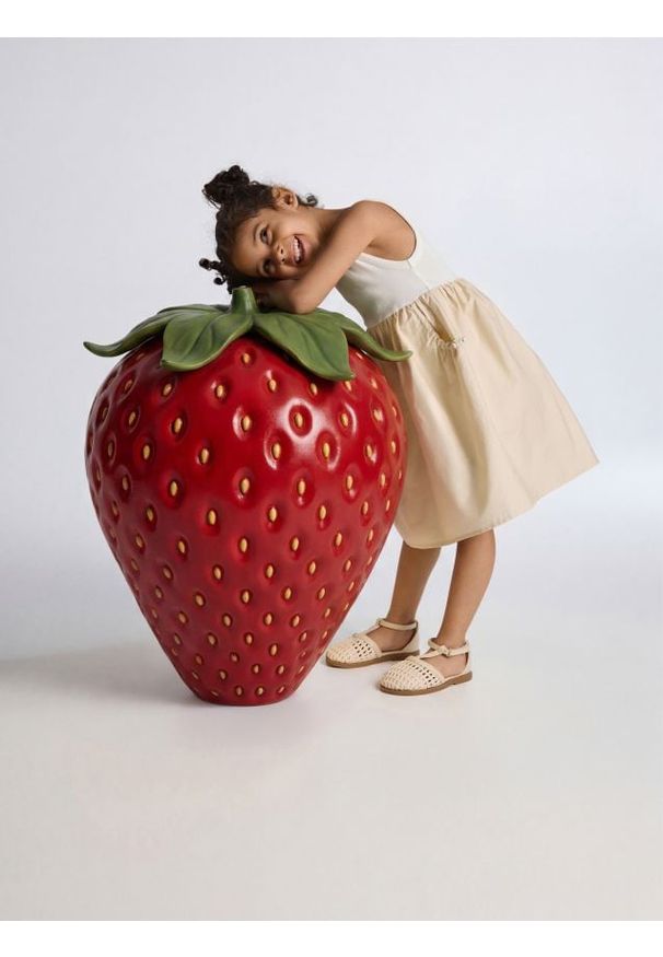 Reserved - Bawełniana sukienka - beżowy. Kolor: beżowy. Materiał: bawełna