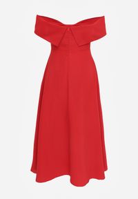 Born2be - Czerwona Koktajlowa Sukienka VICES Hiszpanka o Rozkloszowanym Kroju Diolora. Typ kołnierza: dekolt hiszpanka. Kolor: czerwony. Materiał: poliester. Typ sukienki: rozkloszowane. Styl: wizytowy #4