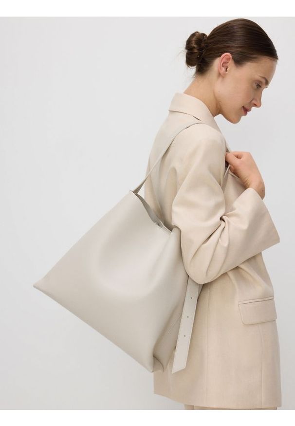 Reserved - Torebka z imitacji skóry - jasnoszary. Kolor: szary. Materiał: skórzane