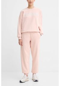 Guess - GUESS Różowe dresowe damskie spodnie Primula, Rozmiar S. Kolor: różowy. Materiał: dresówka #3