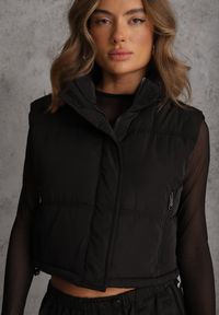 Renee - Czarna Pikowana Kamizelka Puffer o Kroju Crop Tadrel. Okazja: na co dzień. Kolor: czarny. Materiał: poliester, skóra, jeans. Styl: casual #6