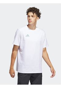 Adidas - adidas T-Shirt Worldwide Hoops City Basketball Graphic T-Shirt IC1872 Biały Loose Fit. Kolor: biały. Materiał: bawełna. Sport: koszykówka #1