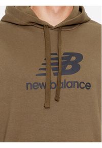 New Balance Bluza Essentials Stacked Logo French Terry Hoodie MT31537 Brązowy Regular Fit. Kolor: brązowy. Materiał: bawełna