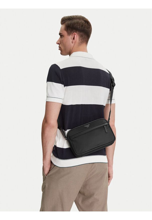 Emporio Armani Saszetka EM001803 AF13454 UC001 Czarny. Kolor: czarny. Materiał: skóra