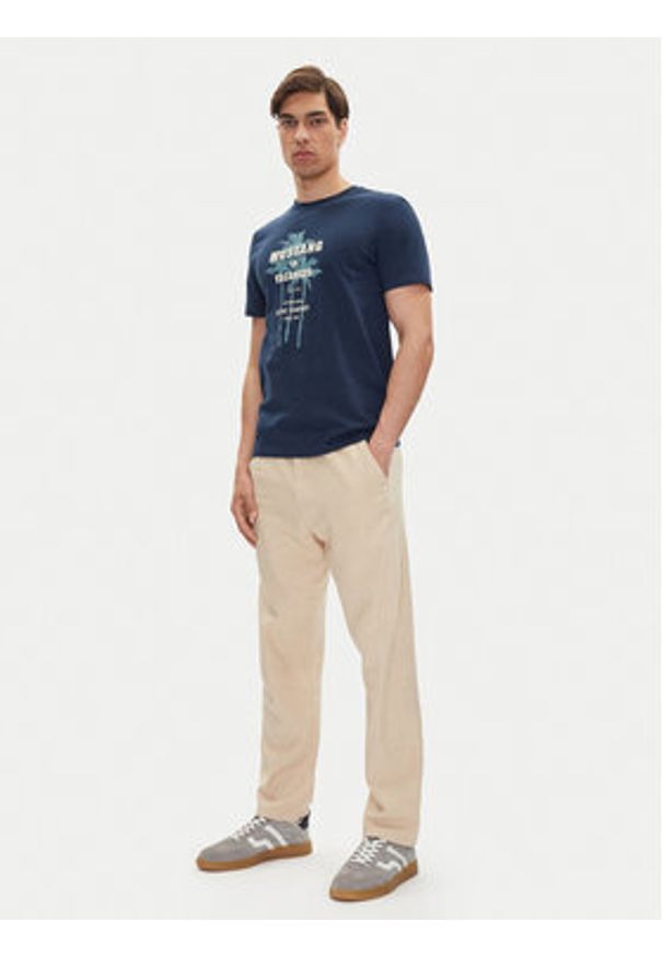 Mustang T-Shirt Austin 1016490 Granatowy Regular Fit. Kolor: niebieski. Materiał: bawełna