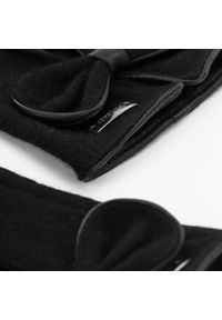 Wittchen - Damskie rękawiczki z wycięciem i dużą kokardą czarne. Kolor: czarny. Materiał: wełna. Wzór: kwiaty, haft. Sezon: zima