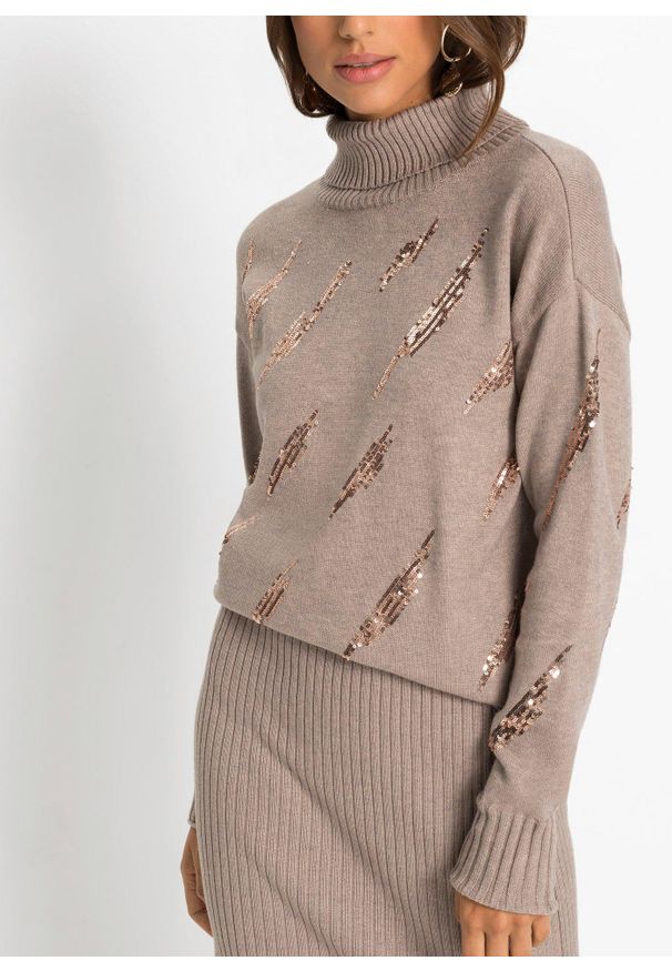 bonprix - Sweter oversize z cekinami. Kolor: brązowy