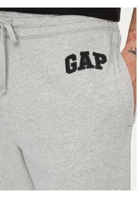 GAP - Gap Spodnie dresowe 868463-02 Szary Regular Fit. Kolor: szary. Materiał: bawełna