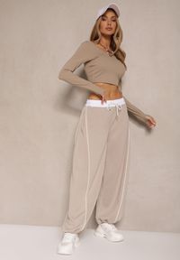 Renee - Beżowe Dresowe Spodnie z Wiskozą High Waist Ozdobione Lampasami Maiviona. Okazja: na co dzień. Stan: podwyższony. Kolor: beżowy. Materiał: dresówka, wiskoza. Wzór: aplikacja. Styl: sportowy, casual #4