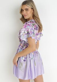Born2be - Fioletowa Kwiecista Sukienka Mini z Cienkimi Gumkami i Rozkloszowanym Dołem Heddi. Kolor: fioletowy. Typ sukienki: kopertowe. Długość: mini #4