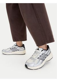 Adidas - adidas Sneakersy Technochaos 2000 Shoes HQ7289 Srebrny. Kolor: srebrny. Materiał: materiał #1