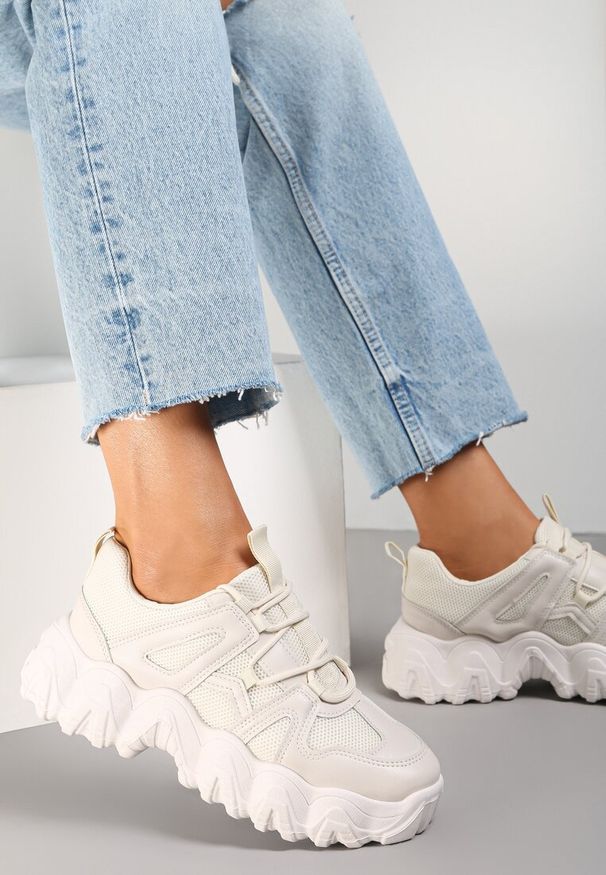 Renee - Beżowe Sneakersy Astima. Kolor: beżowy. Materiał: materiał