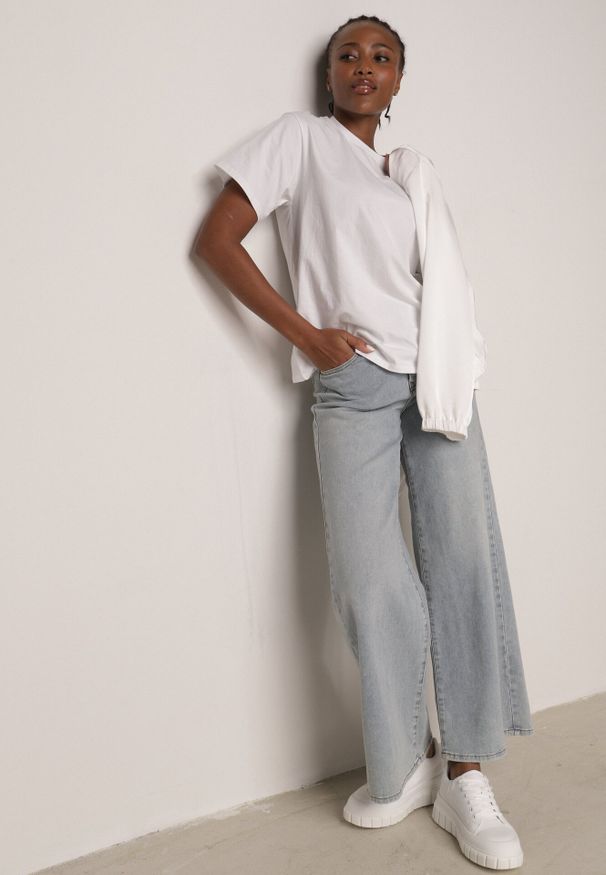 Born2be - Biały T-shirt z Bawełny Typu Oversize Nedika. Okazja: na co dzień. Kolor: biały. Materiał: bawełna. Styl: casual, klasyczny